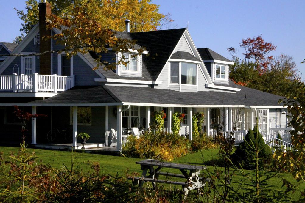 Broadwater Inn & Cottages Baddeck Exterior photo