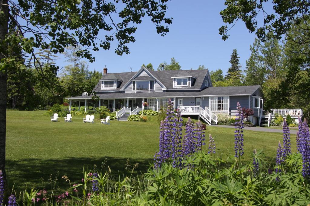 Broadwater Inn & Cottages Baddeck Exterior photo