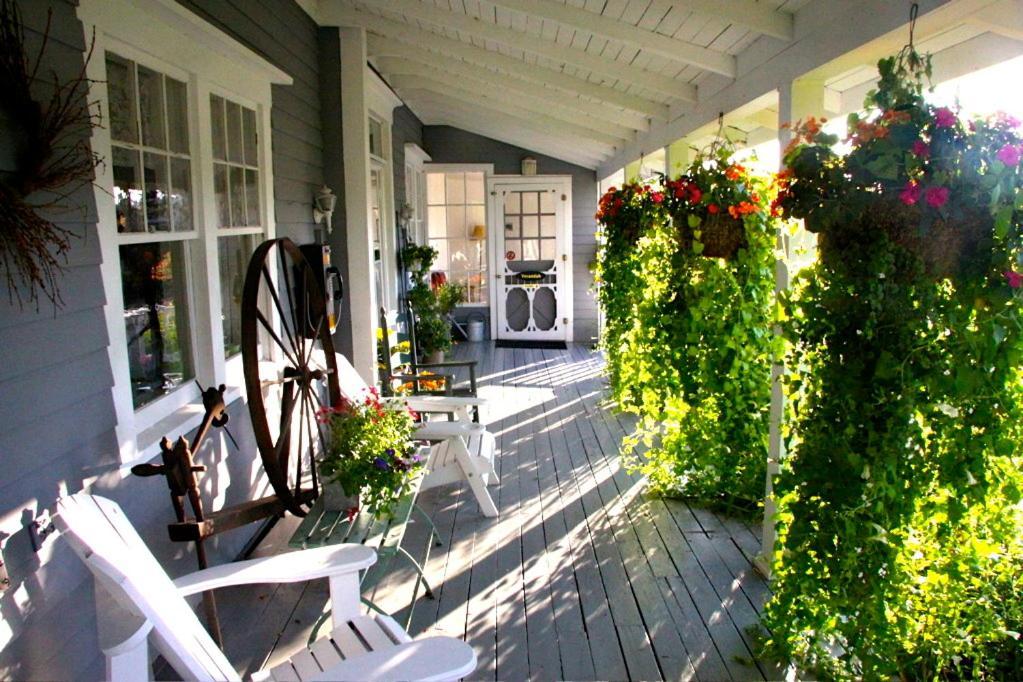 Broadwater Inn & Cottages Baddeck Exterior photo