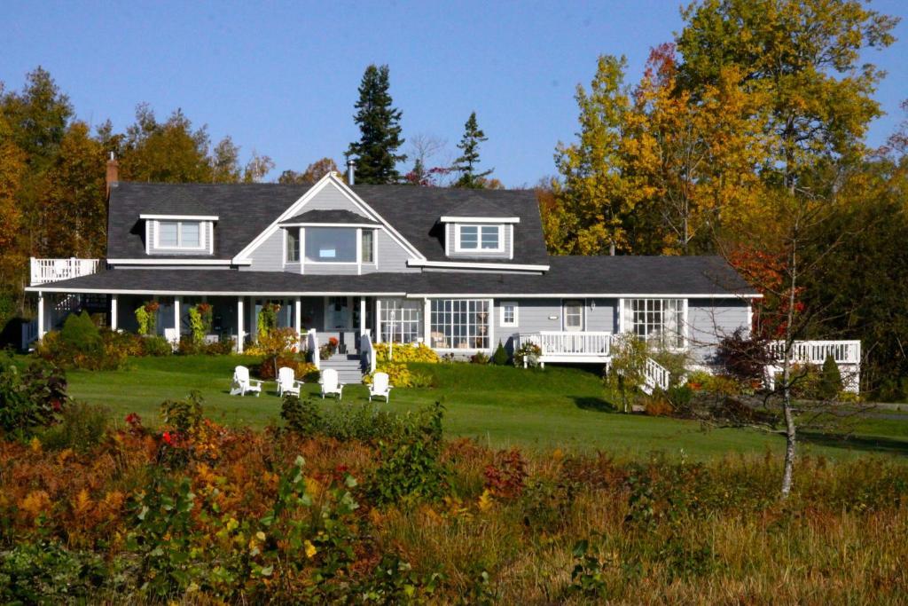 Broadwater Inn & Cottages Baddeck Exterior photo